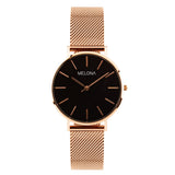 Reloj minimalista de mujer con correa de malla oro rosa y esfera negra de la marca de joyería española Melona. Colección Alma Mesh