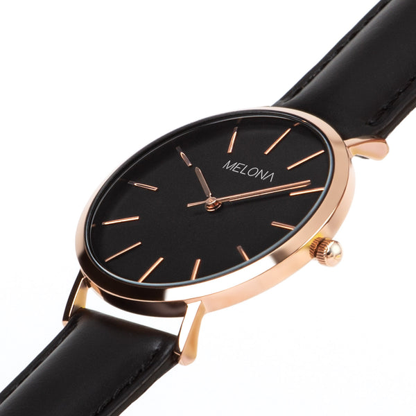 Reloj minimalista negro de mujer con correa de cuero genuino y detalles dorados de la marca de accesorios española Melona de colección Mandala Touch