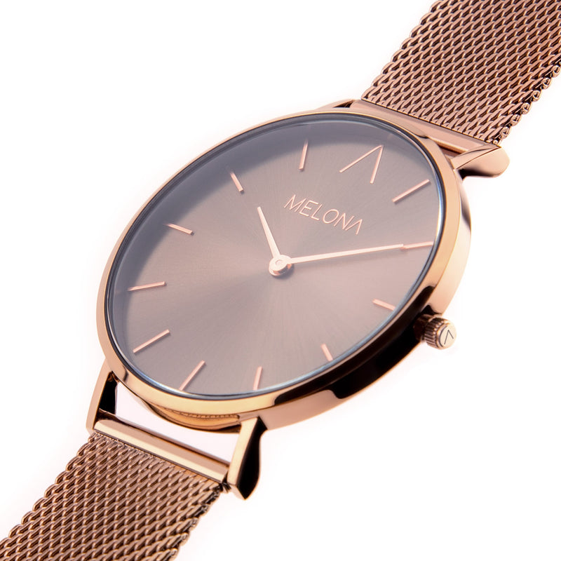 Reloj minimalista de mujer con correa de malla bronce y esfera bronce de la marca de joyería española Melona